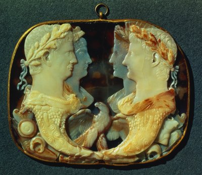 La Gemma Claudia, un cammeo con i profili di quattro imperatori romani, a sinistra: Claudio e sua moglie Agrippina Minore, a destra: Germanico e sua moglie Agrippina Maggiore, I secolo da Roman
